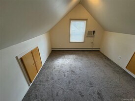 54 Francine Dr N in Massapequa, NY - Building Photo