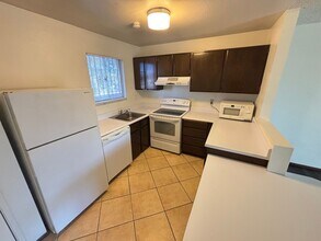 5340 S Swenson St in Las Vegas, NV - Building Photo - Building Photo