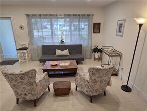 11720 SW 81st Rd in Miami, FL - Building Photo - Building Photo