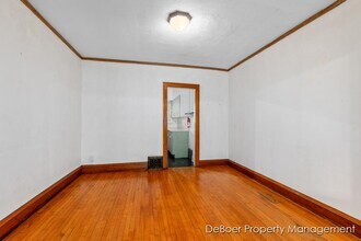 301 W Dutton St in Kalamazoo, MI - Building Photo - Building Photo