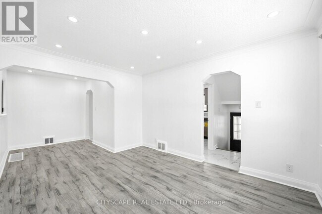 759 Midland Ave in Toronto, ON - Building Photo - Building Photo