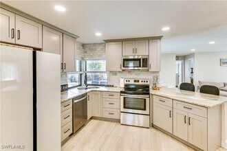 6030 Perthshire Ln in Ft. Myers, FL - Building Photo - Building Photo