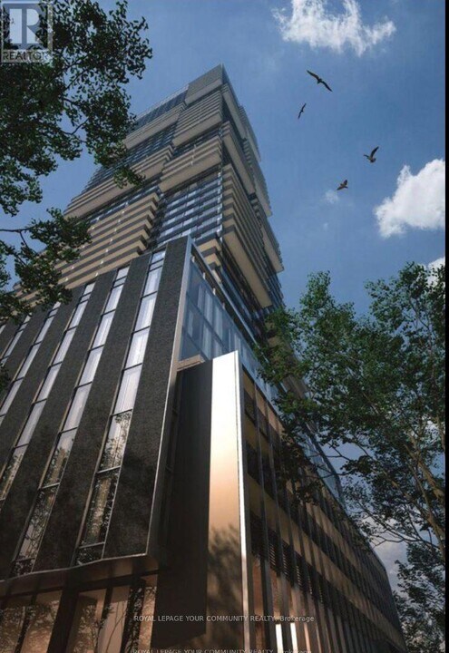 55 Charles St E in Toronto, ON - Building Photo