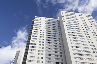 Maunakea Tower Apartment Homes in Honolulu, HI - Building Photo - Building Photo