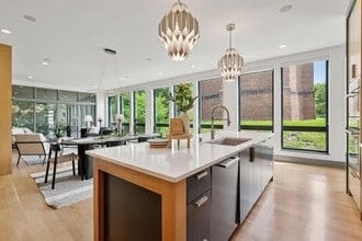 1726 Kenwood Pkwy in Minneapolis, MN - Building Photo - Building Photo