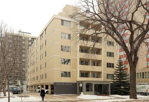 10021 116th St NW in Edmonton, AB - Building Photo