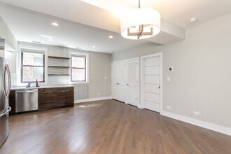 2222 W Palmer St in Chicago, IL - Building Photo - Building Photo