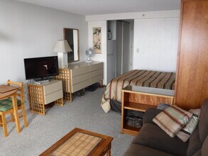 445 Seaside Ave, Unit 41st floor in Honolulu, HI - Foto de edificio - Building Photo