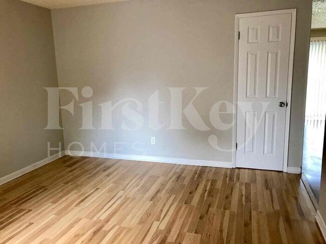 6863 Foxbend Ct in Florissant, MO - Building Photo - Building Photo