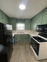 165 Colony Crescent in Akron, OH - Building Photo - Building Photo