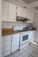 10410 N Connechusett Rd in Tampa, FL - Building Photo - Building Photo