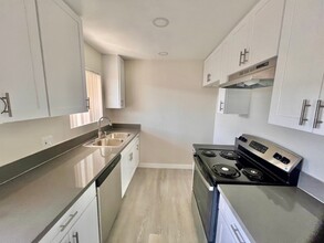 Cleon villa's in North Hollywood, CA - Building Photo - Building Photo