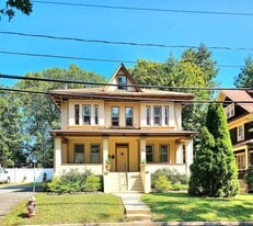 65 W Ivy Ln in Englewood, NJ - Building Photo