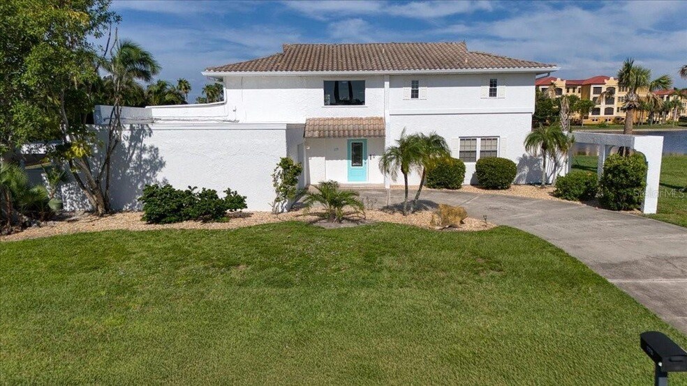175 Colony Point Dr, Unit 301 in Punta Gorda, FL - Building Photo
