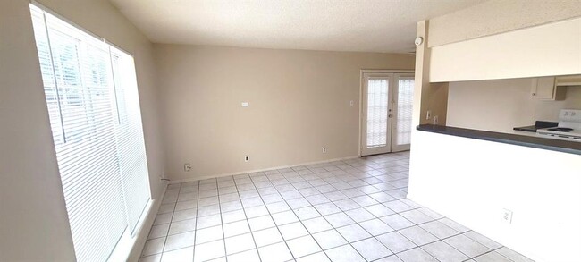 5808 Wellington Dr