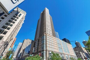 545 N Dearborn St, Unit 2209 in Chicago, IL - Building Photo
