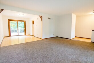 16 Longwood Way in Lemont, IL - Building Photo - Building Photo