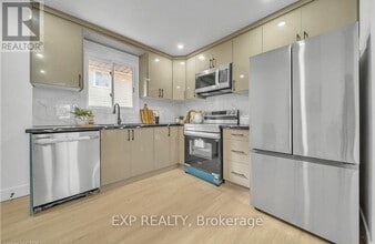 46 Bonaparte Ln in London, ON - Building Photo - Building Photo