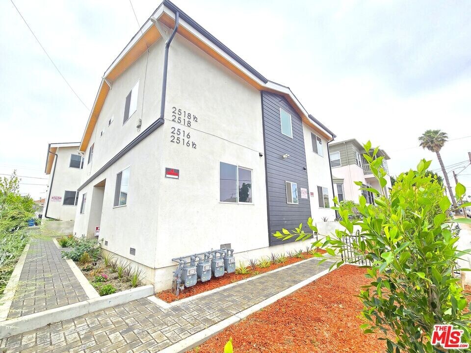 2516 Malabar St in Los Angeles, CA - Building Photo