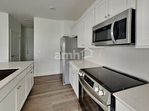 301 Pne Hl Ct in Delaware, OH - Foto de edificio - Building Photo
