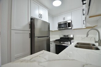 7032 Remmet Ave in Los Angeles, CA - Building Photo - Building Photo