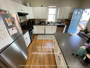 102 Cypress St in Brookline, MA - Building Photo - Building Photo