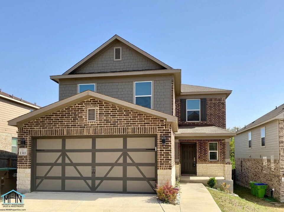 1311 Swan Ct in San Antonio, TX - Building Photo