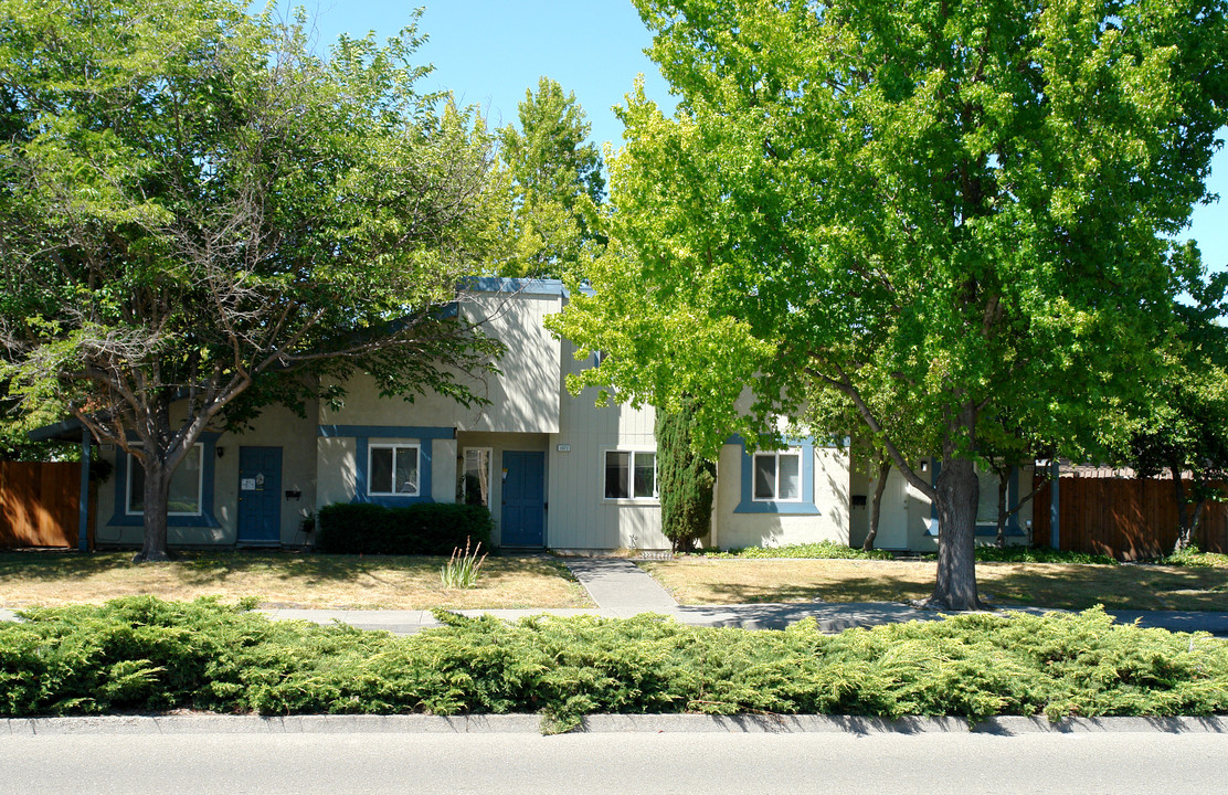 1368 Southwest Blvd in Rohnert Park, CA - Foto de edificio