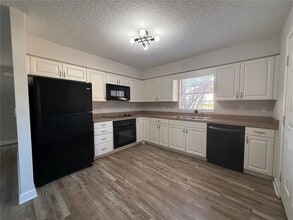 5839 12th St in Zephyrhills, FL - Building Photo - Building Photo