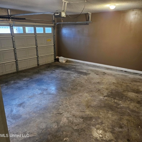 8349 Regal Bend Dr in Olive Branch, MS - Foto de edificio - Building Photo