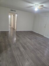 3360 Athens St, Unit 1 in Las Vegas, NV - Foto de edificio - Building Photo