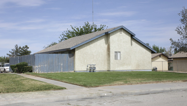 18172 Larkspur Rd in Adelanto, CA - Building Photo - Building Photo