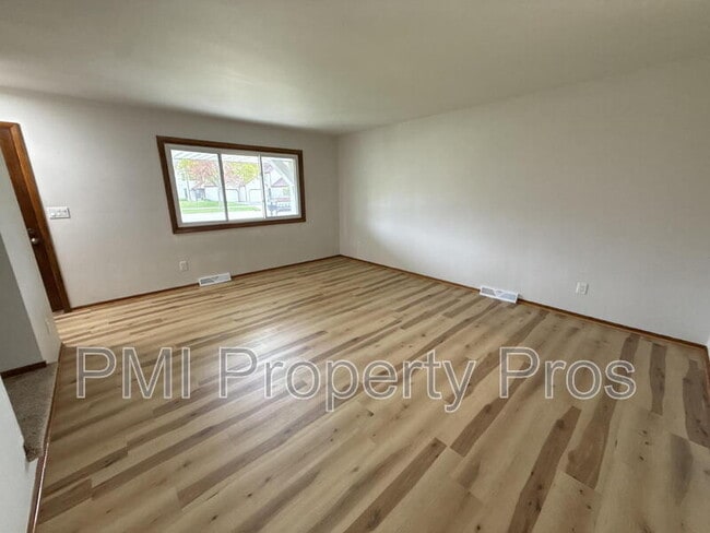 property at 8148 S 88th St