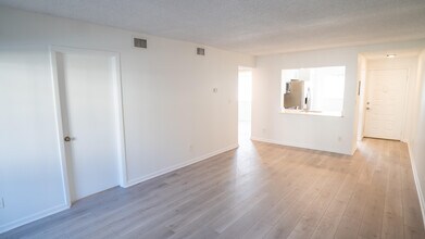 136 NW 60th Ave in Margate, FL - Building Photo - Building Photo