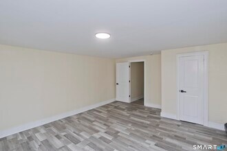 47 Maple Ave in Enfield, CT - Building Photo - Building Photo