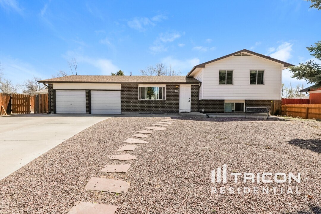 7025 Loveland Terrace in Fountain, CO - Building Photo