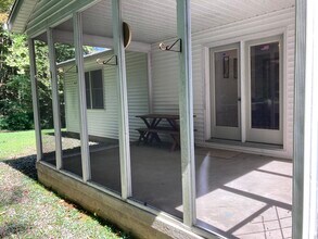 6125 Green Branch Rd in Guysville, OH - Foto de edificio - Building Photo