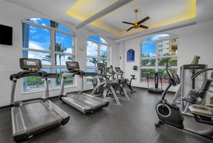 2080 S Ocean Dr in Hallandale Beach, FL - Building Photo - Building Photo