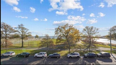 95-05 165th Ave in Queens, NY - Building Photo - Building Photo