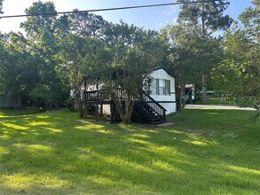 380 Shawnee Dr in Onalaska, TX - Foto de edificio - Building Photo