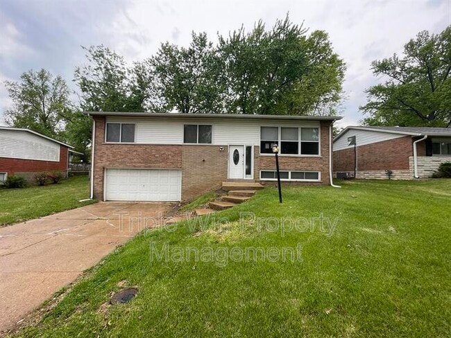property at 2022 Northaire Ln
