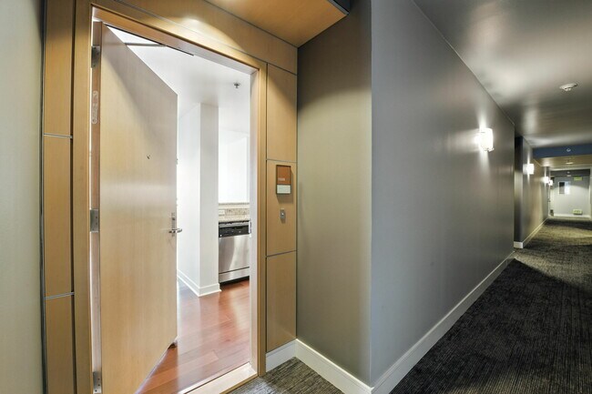 250 King St in San Francisco, CA - Foto de edificio - Building Photo