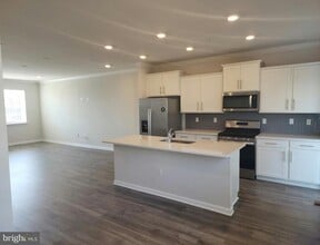 4 Axios Wy in Rosedale, MD - Building Photo - Building Photo
