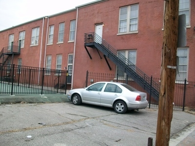 218 E Oak St in Louisville, KY - Building Photo