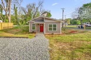 606 North St in Graham, NC - Building Photo