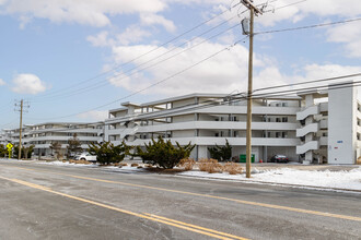 Yardarm Beach Condos in Westhampton Beach, NY - Building Photo - Building Photo