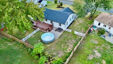 1225 Cutspring Rd in Stratford, CT - Building Photo - Building Photo