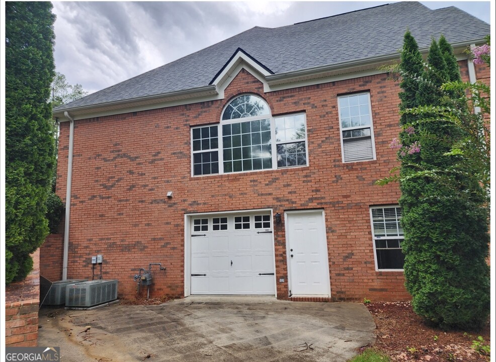 12129 Edgewater Dr, Unit Apt B Basement in Hampton, GA - Building Photo