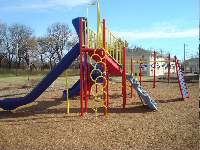 Mendota Creek Apartments in Parsons, KS - Building Photo