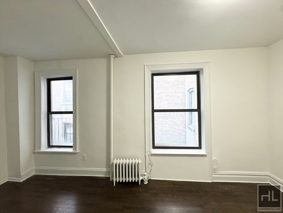 YORK AVENUE in New York, NY - Building Photo
